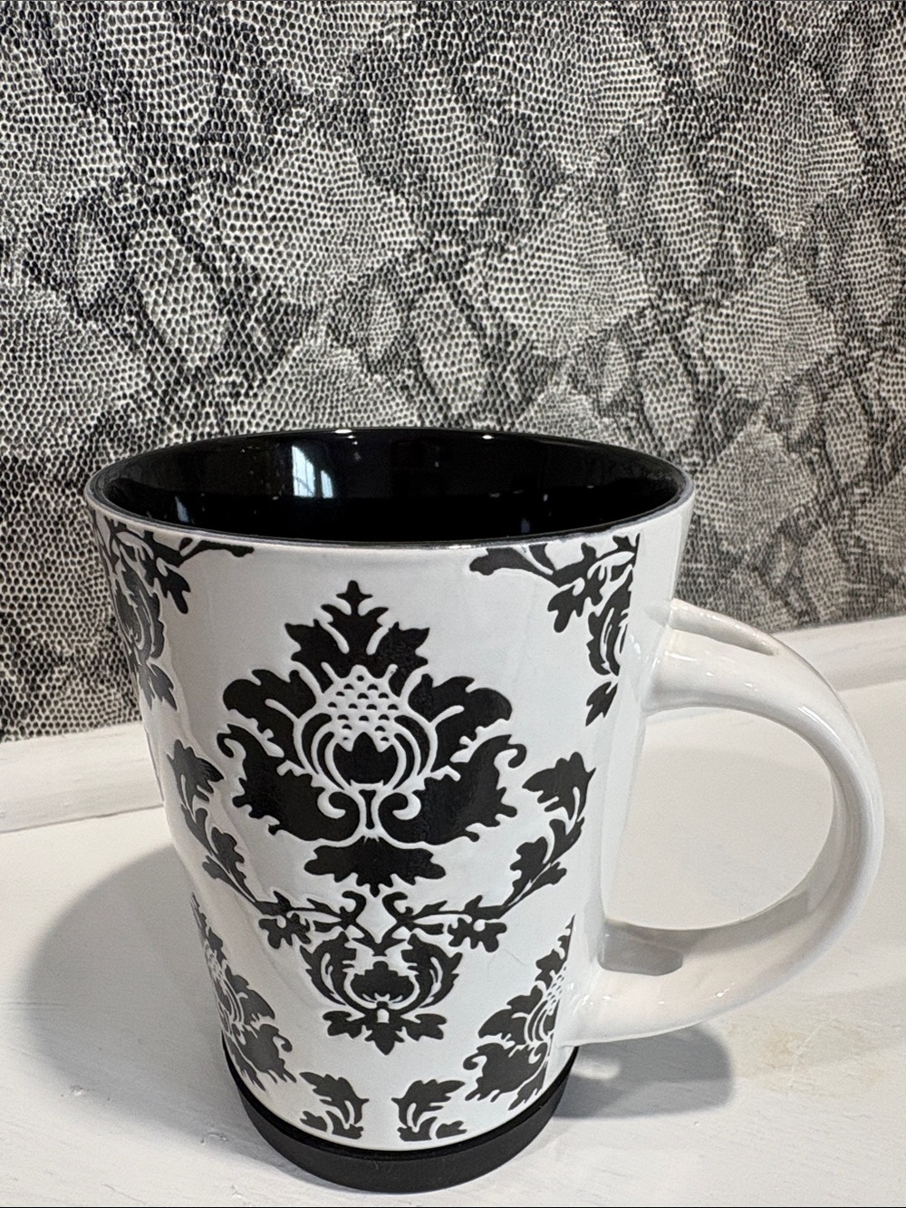 New Pier 1 Imports Hand-painted Black & White Damask Gothic Stoneware Coffee Mug